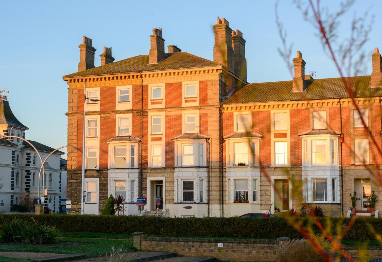 Sea Views Stunning 2 Bedroom Apartment # Lowestoft Eksteriør billede