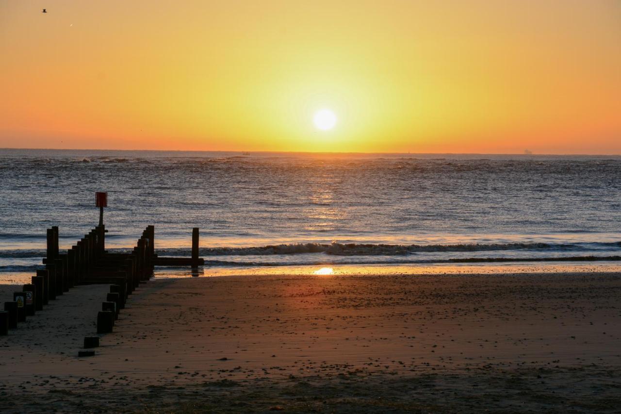 Sea Views Stunning 2 Bedroom Apartment # Lowestoft Eksteriør billede