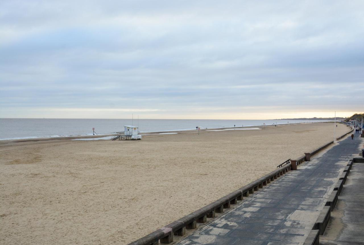 Sea Views Stunning 2 Bedroom Apartment # Lowestoft Eksteriør billede