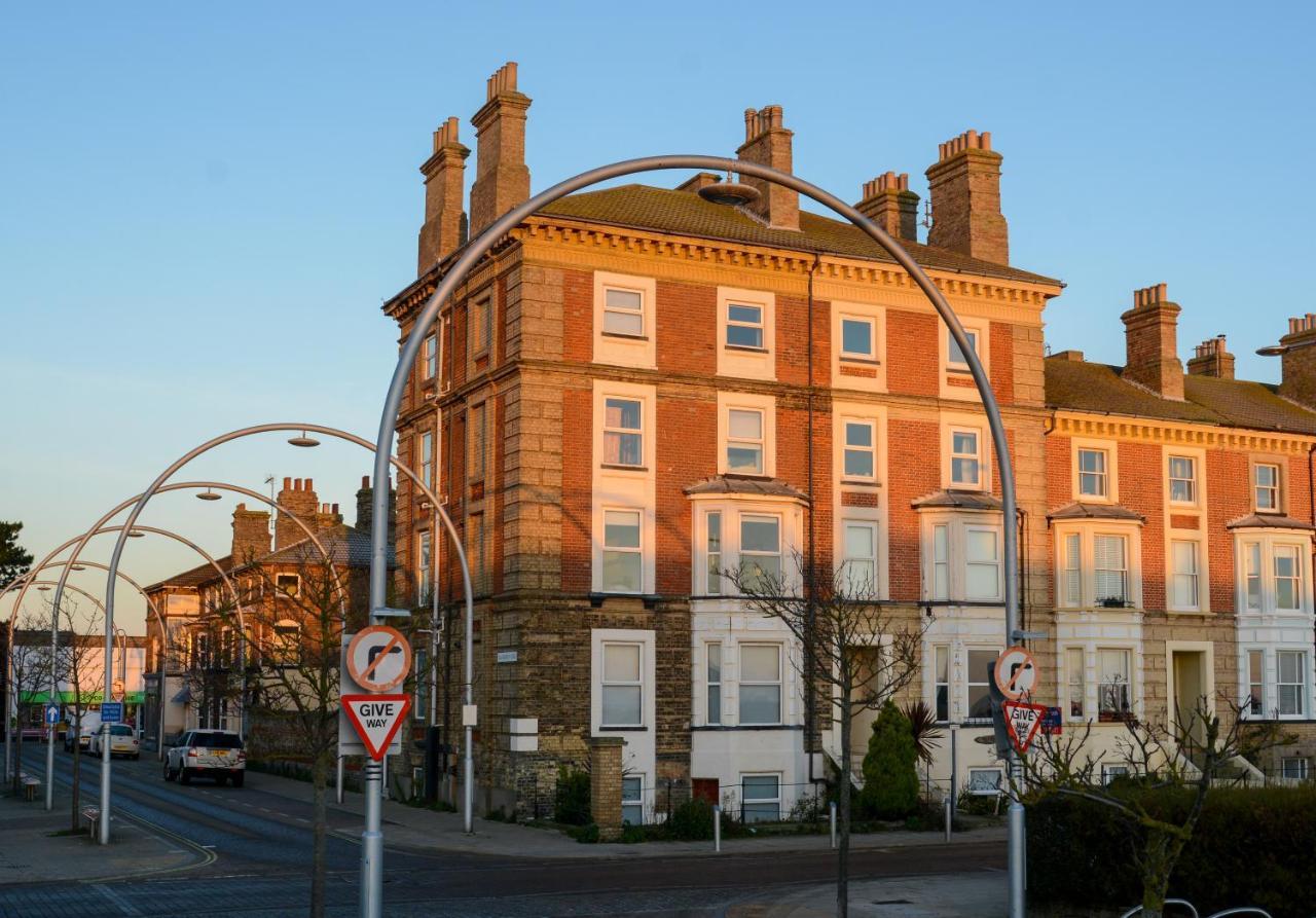Sea Views Stunning 2 Bedroom Apartment # Lowestoft Eksteriør billede