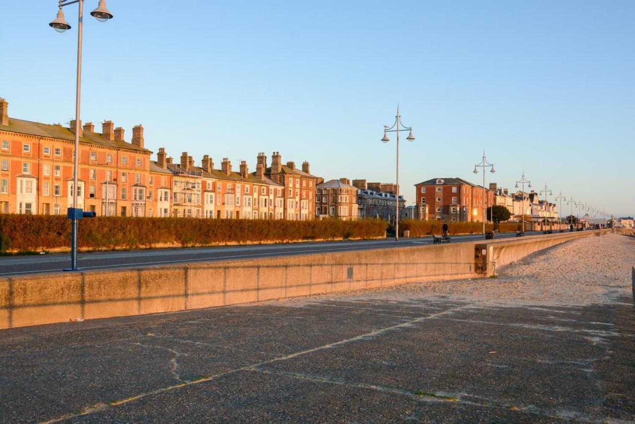 Sea Views Stunning 2 Bedroom Apartment # Lowestoft Eksteriør billede