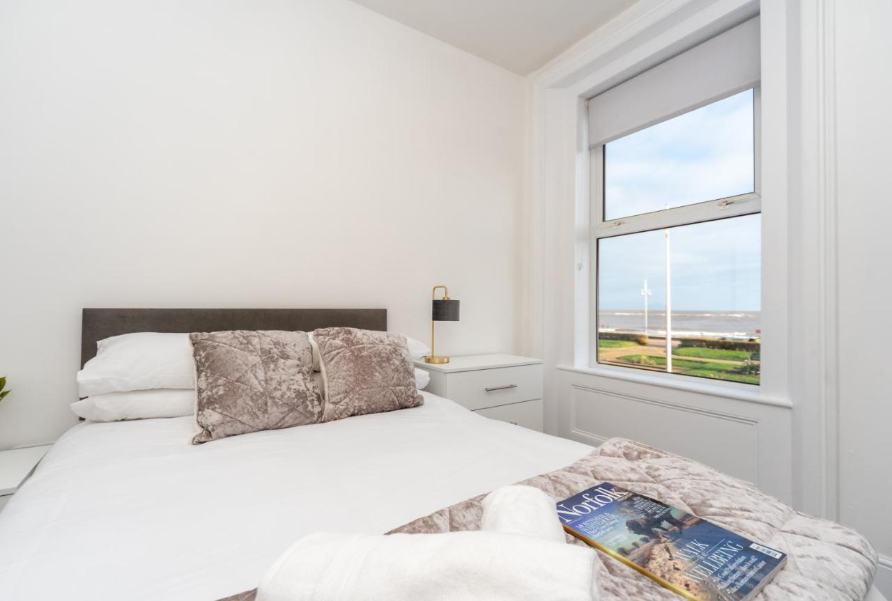 Sea Views Stunning 2 Bedroom Apartment # Lowestoft Eksteriør billede