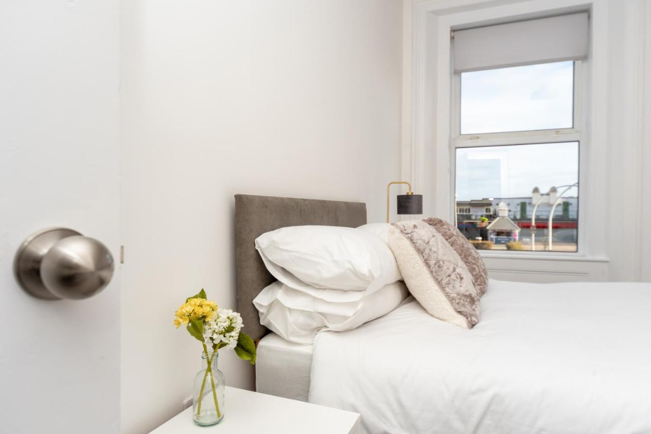 Sea Views Stunning 2 Bedroom Apartment # Lowestoft Eksteriør billede