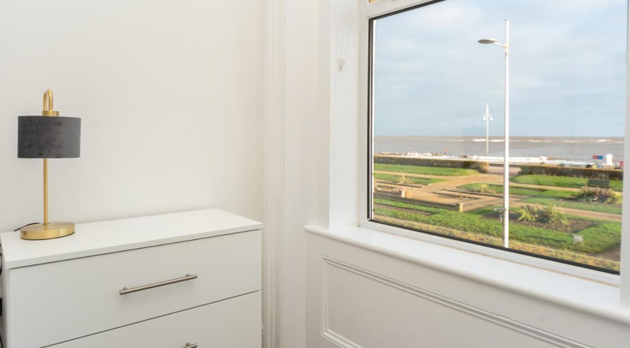 Sea Views Stunning 2 Bedroom Apartment # Lowestoft Eksteriør billede
