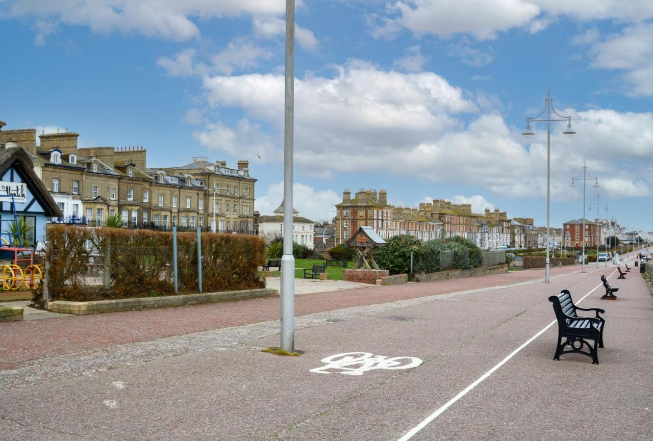 Sea Views Stunning 2 Bedroom Apartment # Lowestoft Eksteriør billede